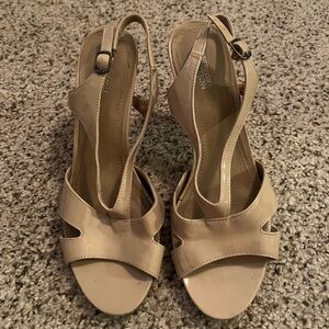 Used Kenneth Cole reaction nude heels
